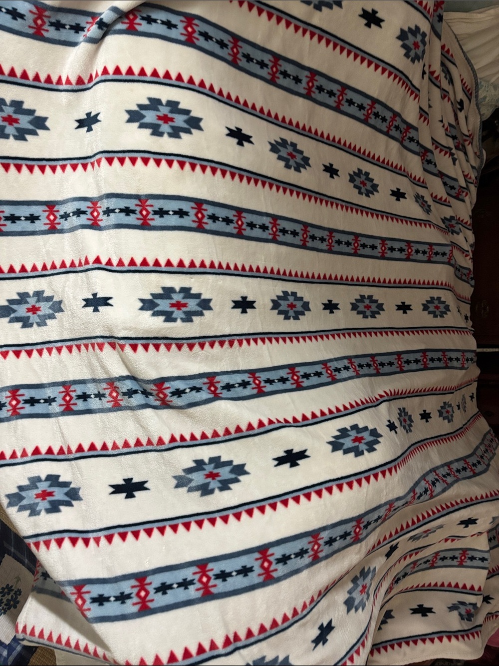 NWOT Soft Aztec-Pattern Throw Blanket in White, Blue & Red